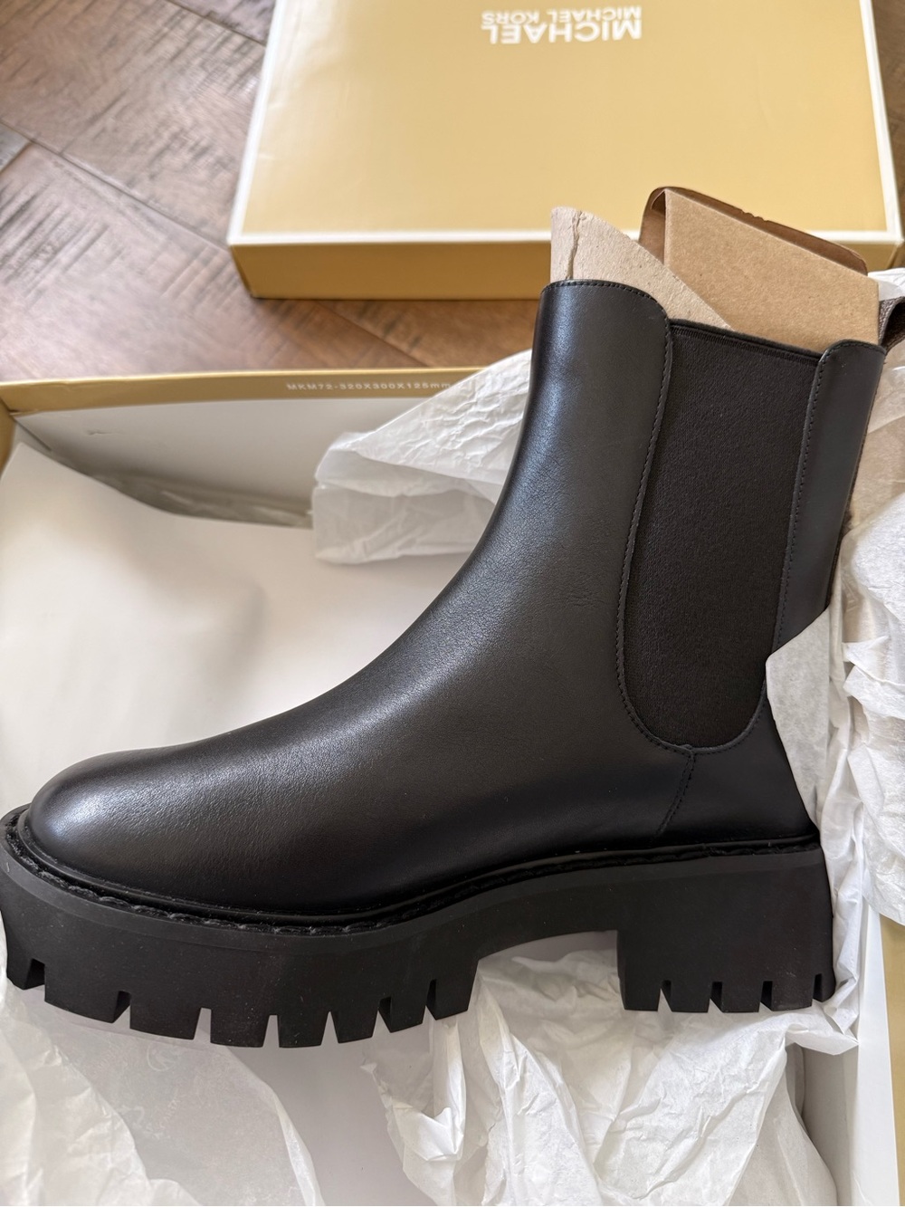Michael Kors Black Leather Asher flat bootie Lug-Sole Chelsea pull-on